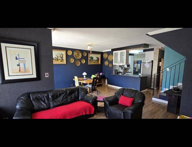 3 BEDROOM TOWNHOUSE FOR SALE IN FLORA GARDENS